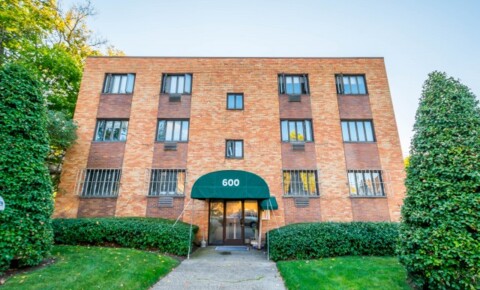 Apartments Near Everest Institute-Pittsburgh #201- Available June 1, 2024; Lease ends May 29, 2025 for Everest Institute-Pittsburgh Students in Pittsburgh, PA