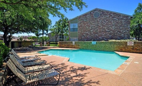 Apartments Near Messenger College 1720 Valley View Lane for Messenger College Students in Euless, TX