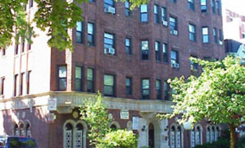 Apartments Near East-West 601 W. Deming Pl for East-West University Students in Chicago, IL