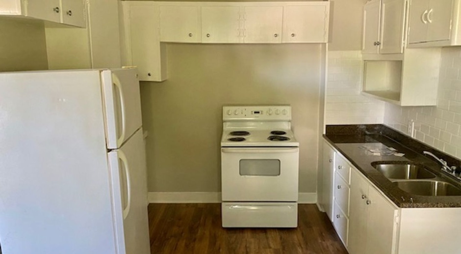 TWO BEDROOM LOCATED IN FIVE POINTS 