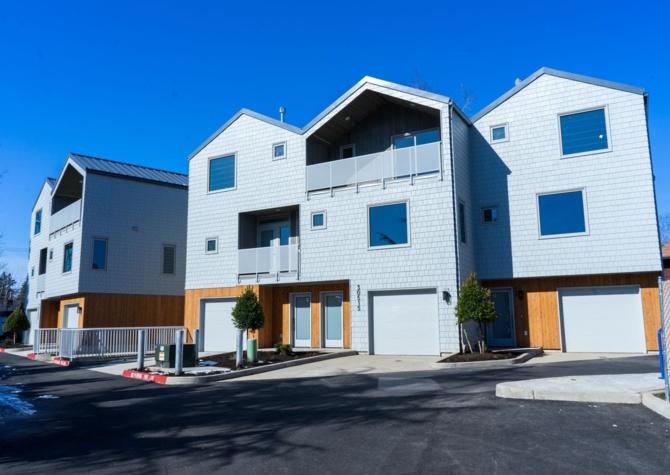 Apartments Near Brand New Townhomes With Upscale Modern Design