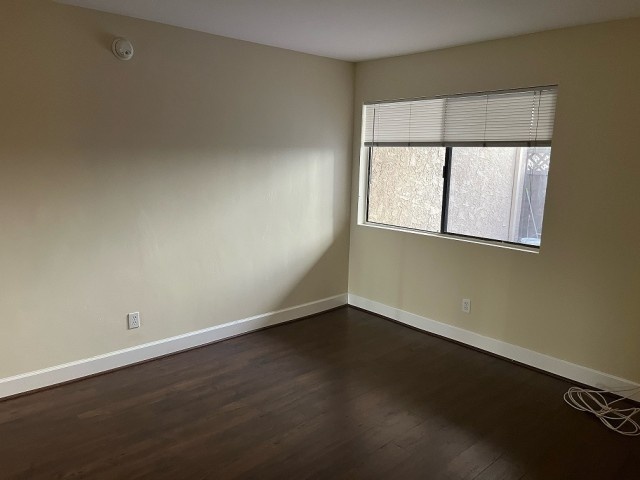 2 bed 2 bath for Females with patio luxury condo for rent 