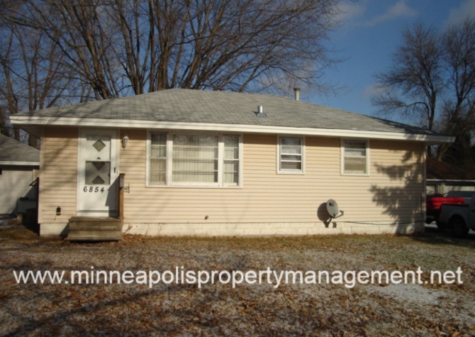 Houses Near 2+ Bedroom home in Oakdale! Available now!