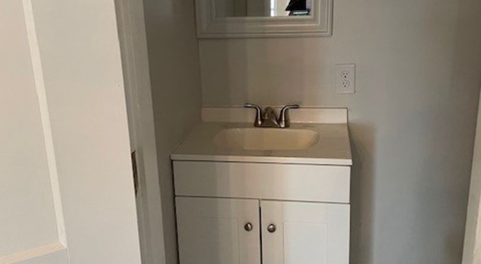 2 Bedroom 1.5 Bathroom Duplex-Move in Special $1750 until 4/1/2024