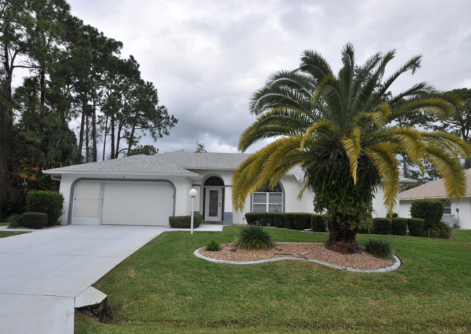 Houses Near POOL HOME! 3/2 located in Pine Lakes subdivision.