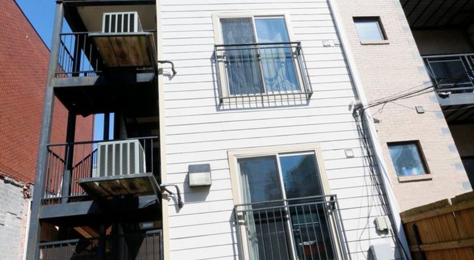U Street Gem: Stylish Top-Floor 2-Bed Duplex