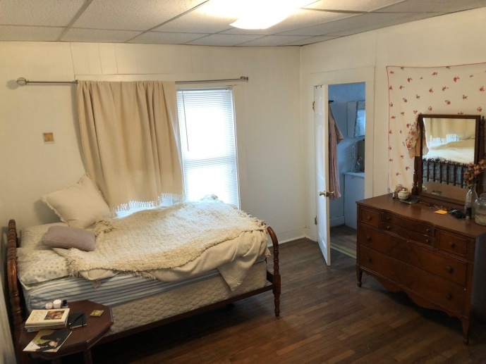 1 bedroom, 1 bath duplex - Available August 2024!