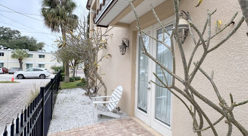 Spacious 2 story 2BR/2.5BA two story in the heart of South Tampa