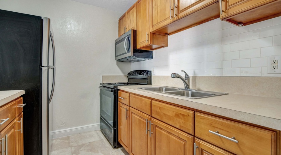 Renovated unit 1 bedroom 1 bath Pet Friendly, central air and in unit washer dryer hook ups