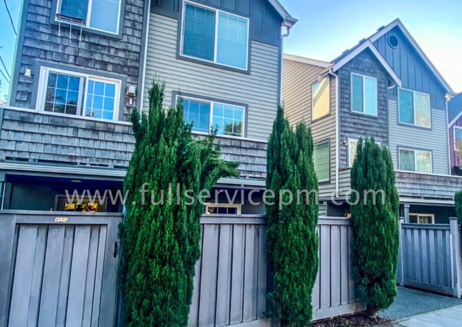 Houses Near Spacious and private townhome on Burke Gilman trail 