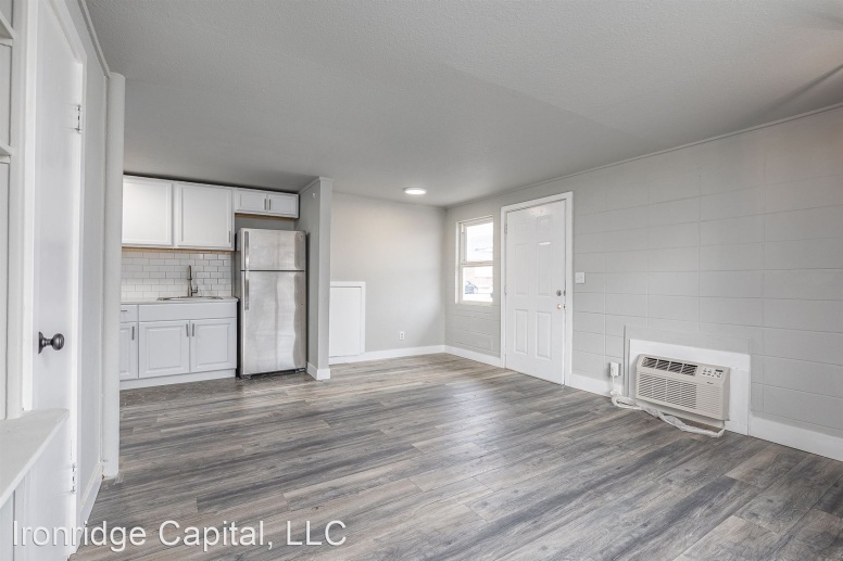 NEWLY Remodeled 1 & 2 Bedroom Units, Pet Friendly