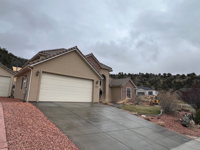Beautiful Custom Home in Fiddlers Canyon