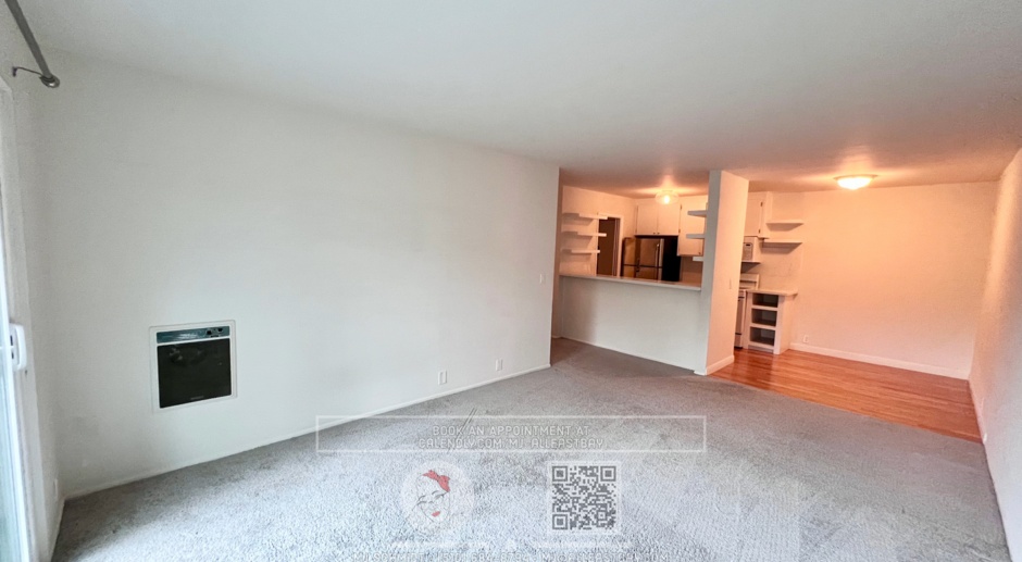 Bright 2 bedroom 1 bath condo in an vibrant neighborhood includes water/garbage/parking!