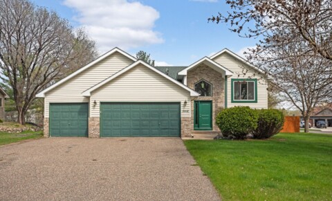 Houses Near Elk River Spacious Home, 6bd, 3ba, 2 levels, 2 kitchens $3400/mo+ utilities for Elk River Students in Elk River, MN