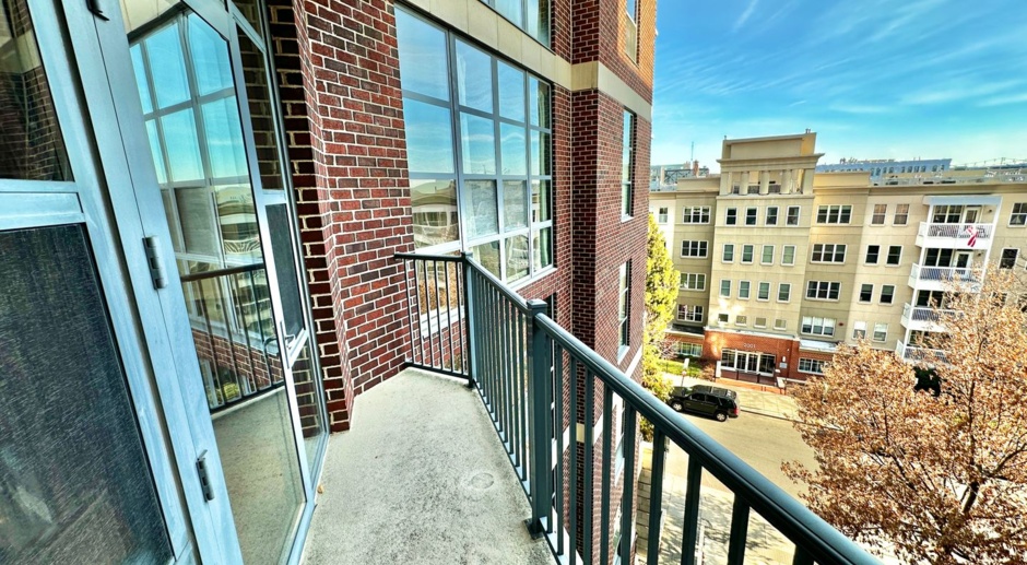 Spacious 2-bedroom 2 bath loft style apartment w/Parking and Balcony.
