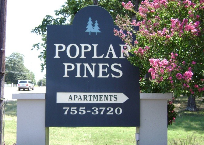 Apartments Near Poplar Pines West