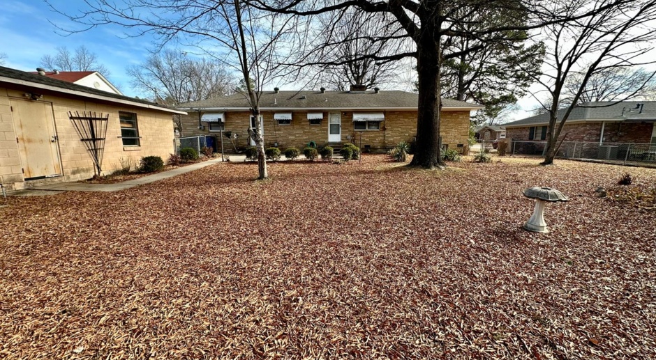 3 Bedroom, 1.5 Bathroom Home on Southside of Fort Smith! Available Mid April