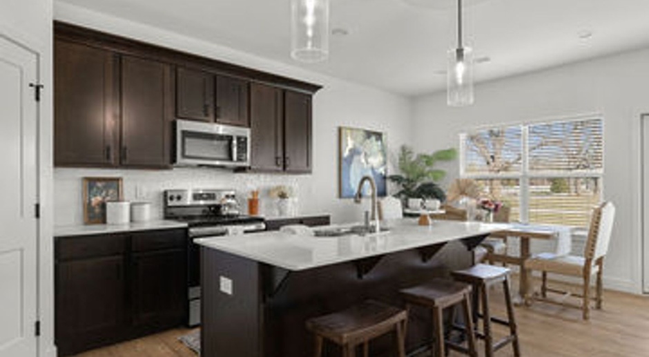 NOW LEASING - THE DELL 55 +  LUXURY LIVING   OPEN HOUSE SUNDAY 3/17/2024 12:00 to 2:00 PM !! 