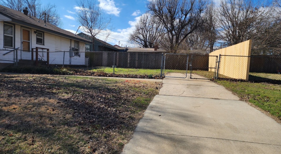 2 Bed 1 Bath Home in NW OKC!  Great Location!  $895 Per Month!