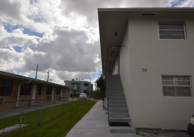 Houses Near Well- located 2bed/1bath apartment in Hialeah