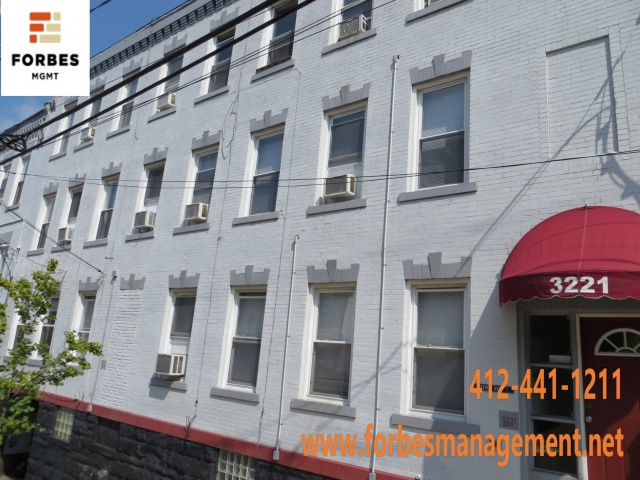 Avail NOW-1br- laundry on-site!off street pkg available! 