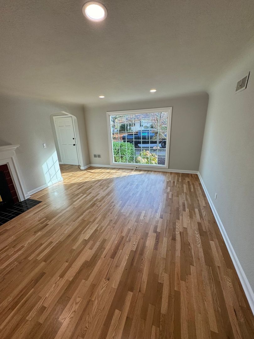 Fully Renovated 4 Bed Home w/ Fenced Backyard, W/D's in Unit. 