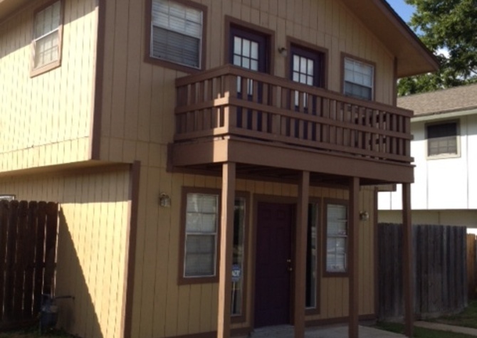 Houses Near College Station - 3 Bedroom/2 Bath - 2 story house on Shuttle Route 