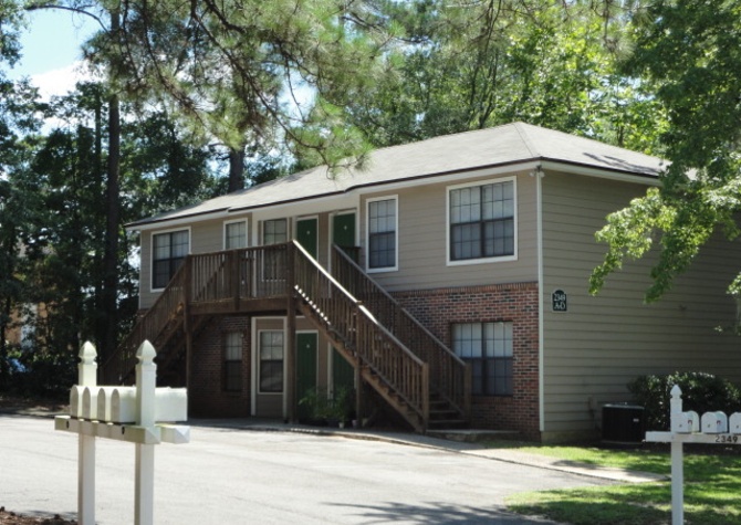 Apartments Near 2/1 MOVE IN NOV 1ST! ***APPLICATION FEE WAIVED WHEN APPLICATION IS APPROVED***