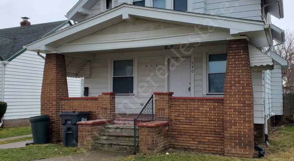 Welcome to this charming 4-bedroom, 1-bathroom house located in Toledo, OH.
