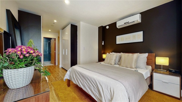Centrally Located Walking Distance to UCLA, Westwood