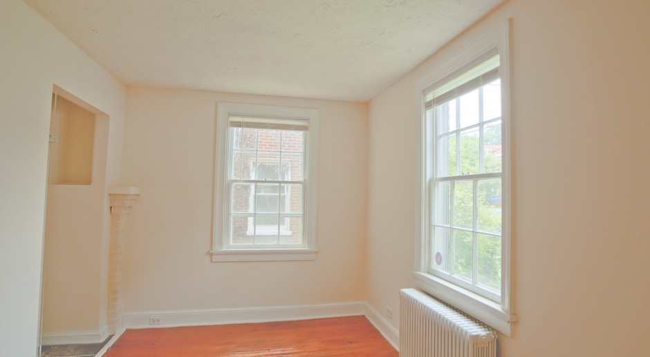 8br Single Family Home on 14th St NW  (MINUTES COMMUTE TO CAMPUS/UVA BUS LINE ACCESS)