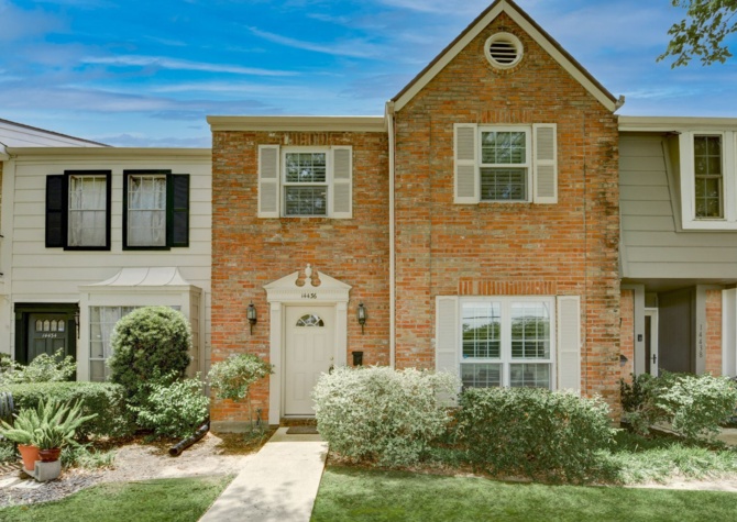 Houses Near 3 BD / 2.5 BR Townhome in Memorial Club community!