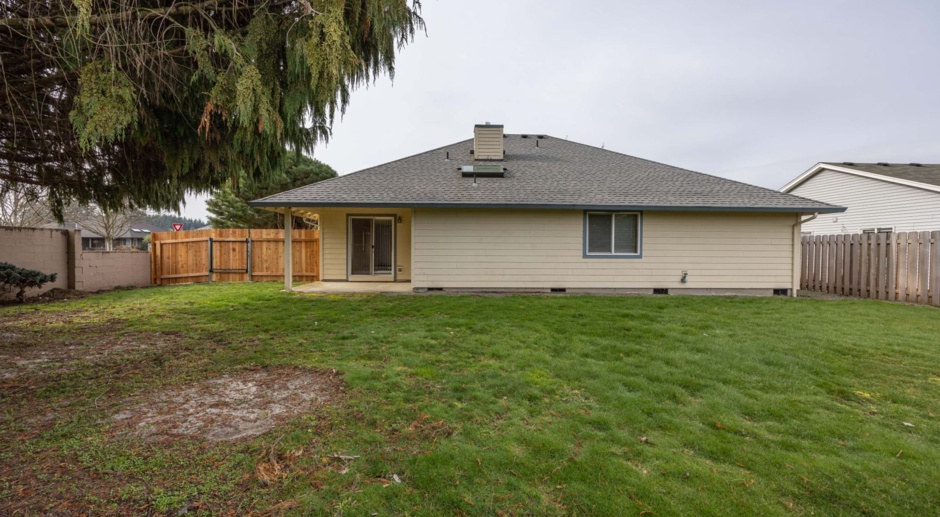 Salmon Creek - Three bedroom, two bath, one level home with AC.  Built in 1994. 