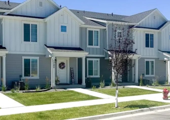 Houses Near Brand New Townhome in Payson