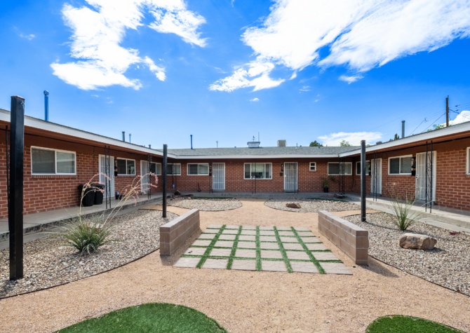 Houses Near Just Remodeled UNM Area 1 Bedroom With Top End Finishes & Large Yard