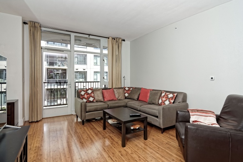 Beautifully FURNISHED one bedroom plus den in the Gaslamp