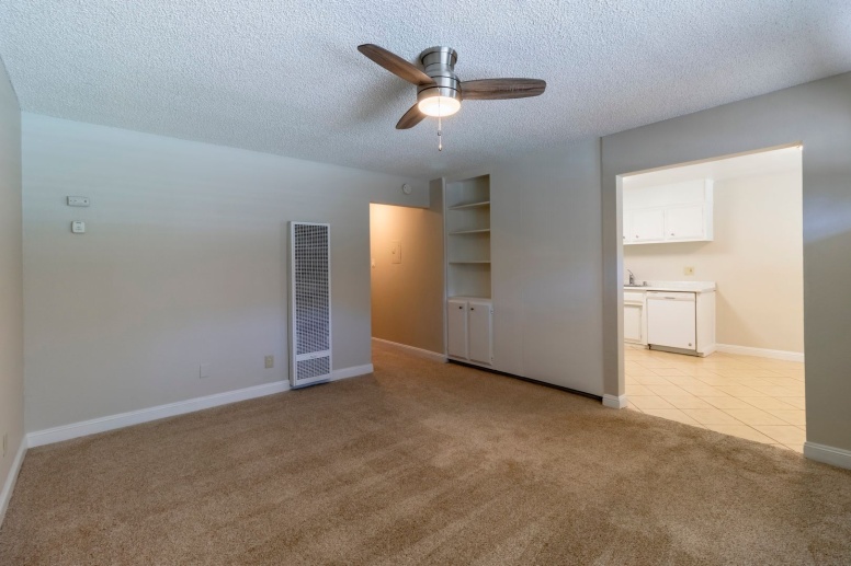 $1,000 MOVES YOU IN TODAY!***Newly Renovated 2 Bd/1 Bth Upstairs Apartment