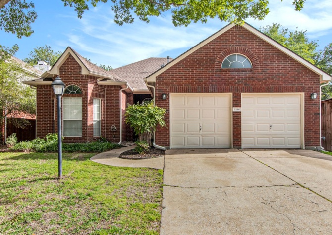 Houses Near This 1,554 square foot home in Plano, TX offers comfort and convenience. 