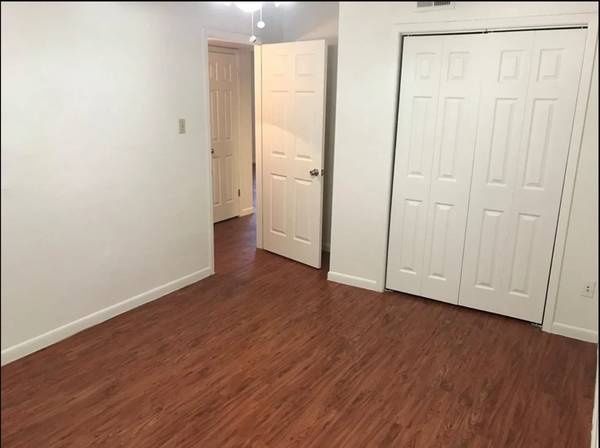 $1564/mo: Charming 2B/1BA Hyde Park apartment!