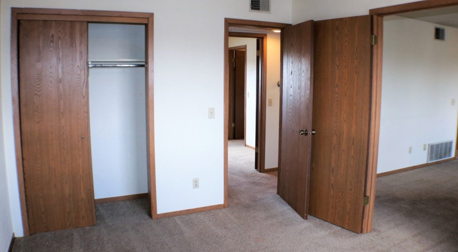 $1025 | 2 Bedroom, 1 Bathroom Condo | Cat Friendly* | Available for July 1st, 2024 Move In!