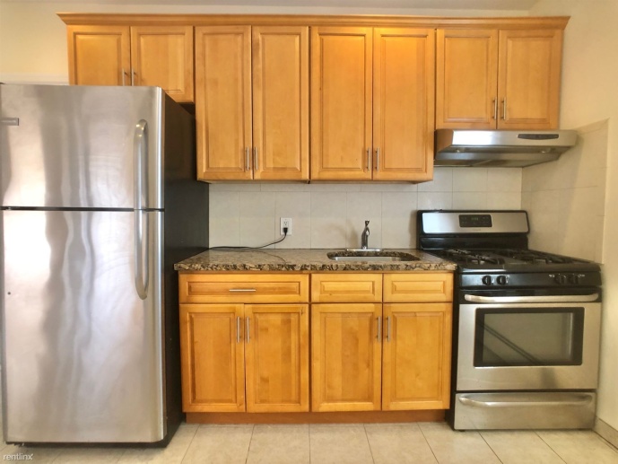 Nice 2 Bedroom Apt 3rd Floor of Well Maintained Building - Laundry On Site - Parking/Mount Vernon