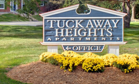 Apartments Near MCW 01-TH-Tuckaway Heights Apartments, LP for Medical College of Wisconsin Students in Milwaukee, WI