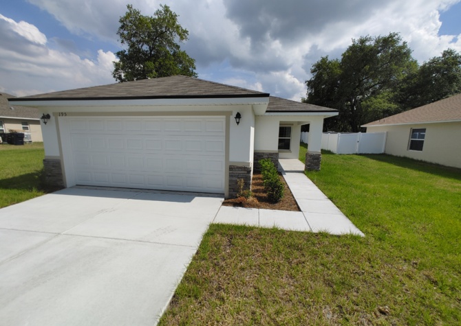 Houses Near Newer 4 Bedroom Available in Auburndale!
