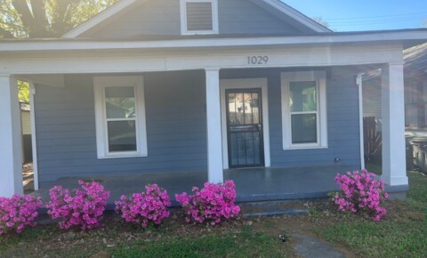 Houses Near Vibe Barber College 3 bedroom, 2 bathroom recently updated in Cooper Young  for Vibe Barber College Students in Memphis, TN