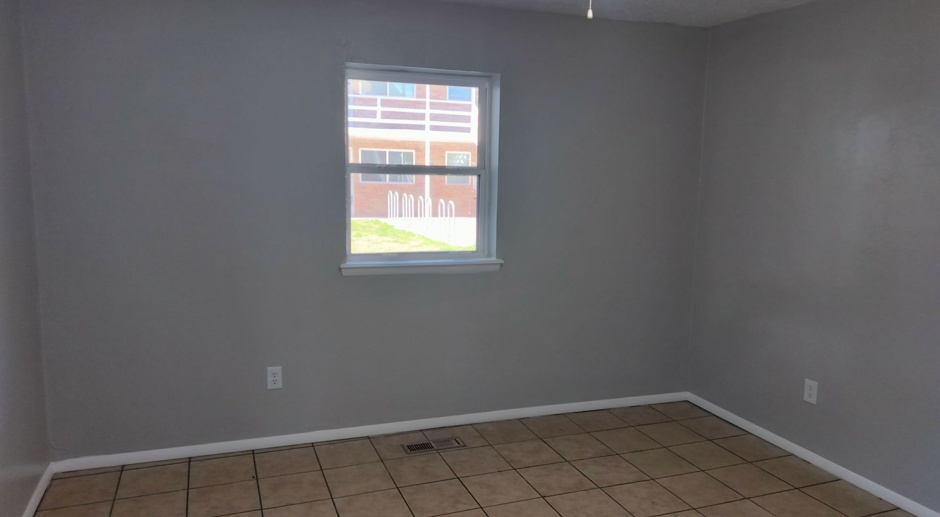 2 bedroom, 1 bathroom apartment with granite countertops next to UCO campus