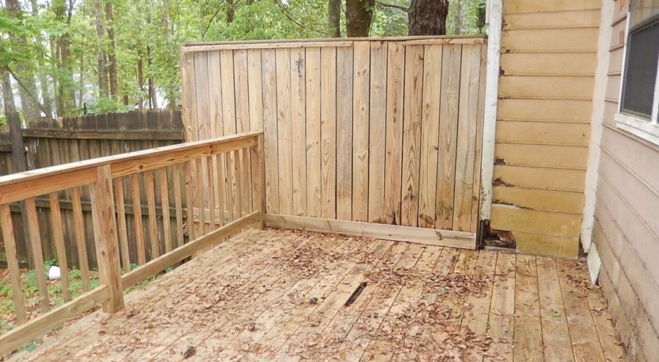 LOVELY 2/1.5 w/ Washer/Dryer, New Paint and Carpet, Deck, & Privacy Fenced Yard! Available Starting May 1st for $1200/month
