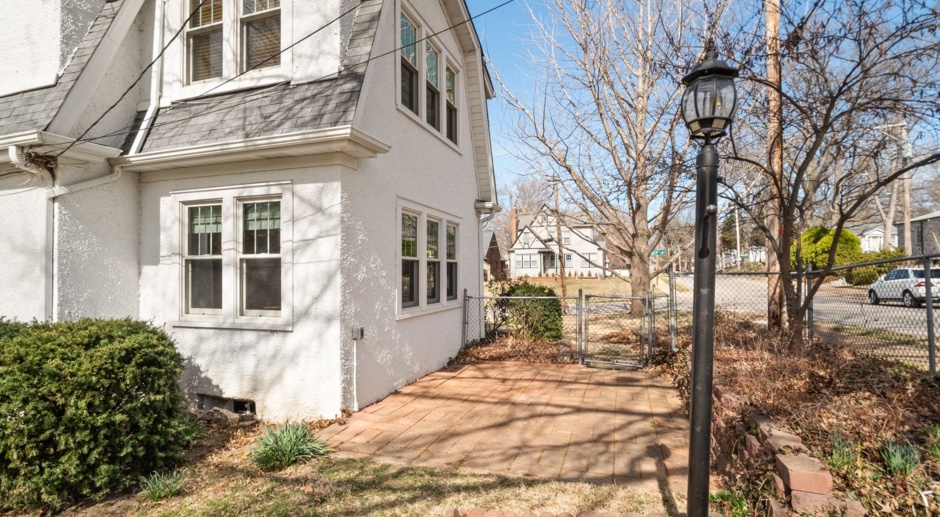 2 Story Single Family 3 Bed 2 Baths in Webster Groves! (MOVE IN SPECIAL)