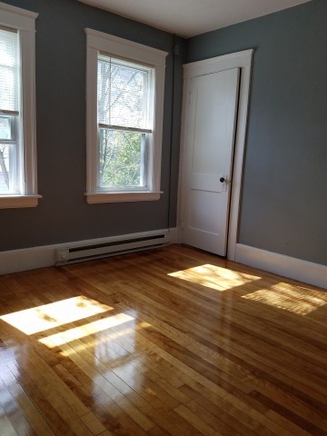 Umass Burncoat Area . . Sunny 5 rooms, Very clean, with Hardwood Floors $1500