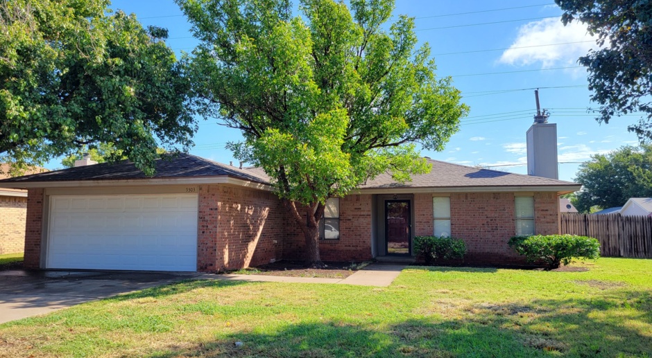 Cozy 3/2/2 Brick Home! Available Now!!