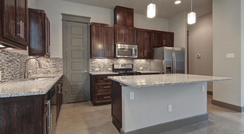 UT PRE-LEASE: 2013 Construction 6 bed /3 bath, High-end finishes, great location off Red River St. 